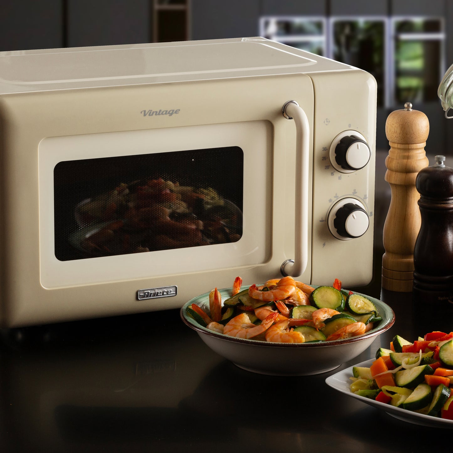 Ariete 20L 800W Vintage Microwave – Cream
