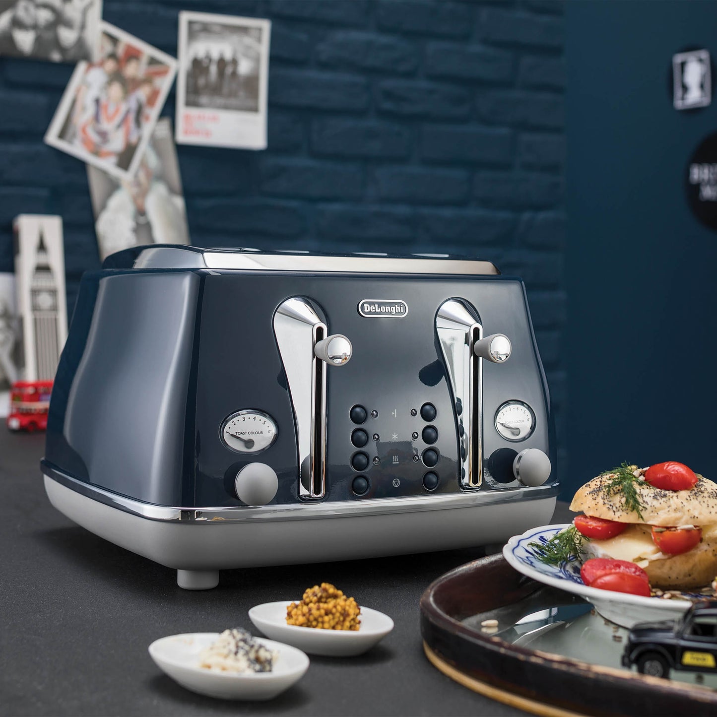 De’Longhi 4 Slice Icona Capitals Toaster – London Blue