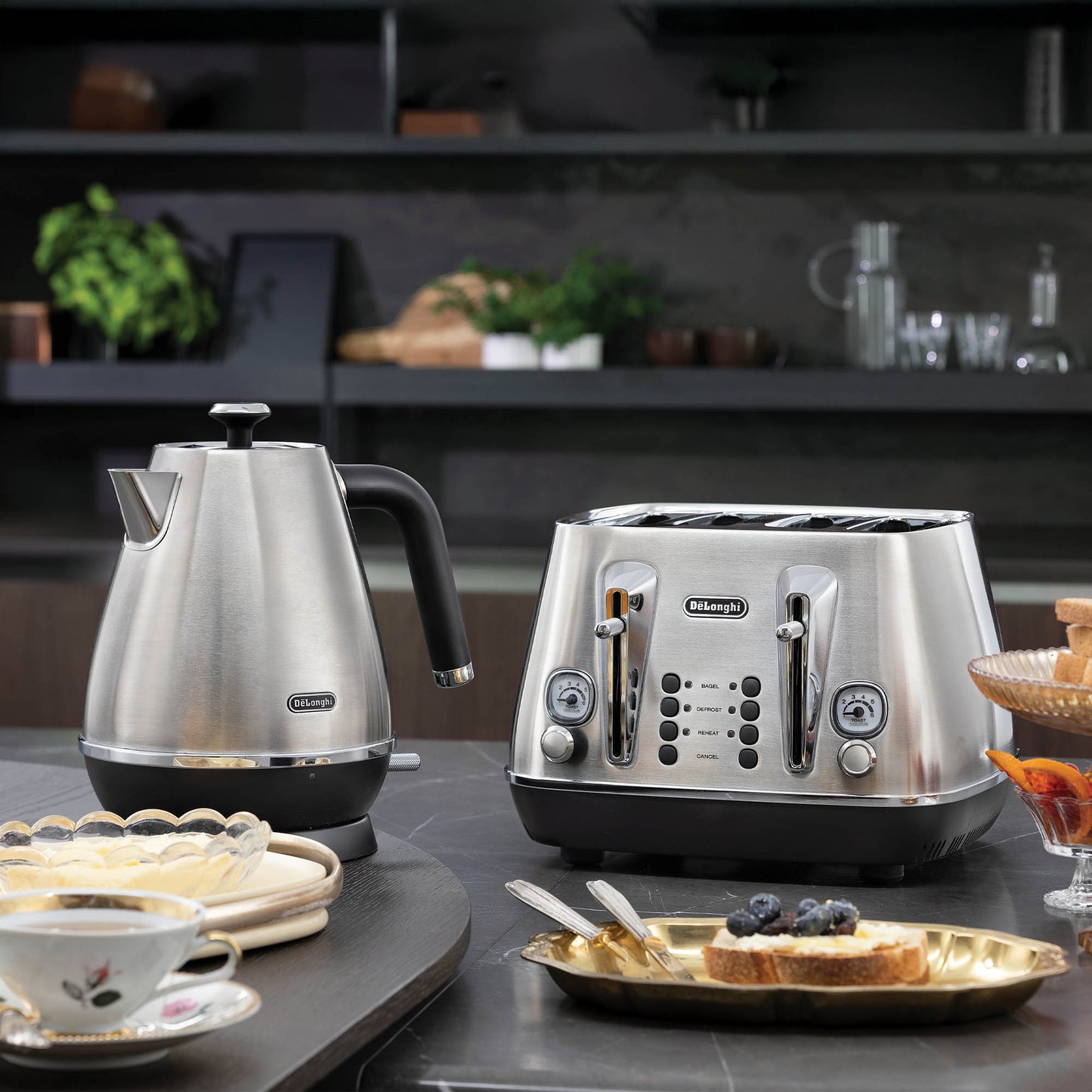 De’Longhi 1.7L Distinta X Kettle – Silver