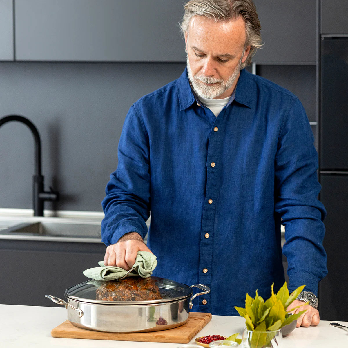 Circulon SteelShield™ Hybrid Non-Stick Sautéuse Pan &amp; Lid – 30cm