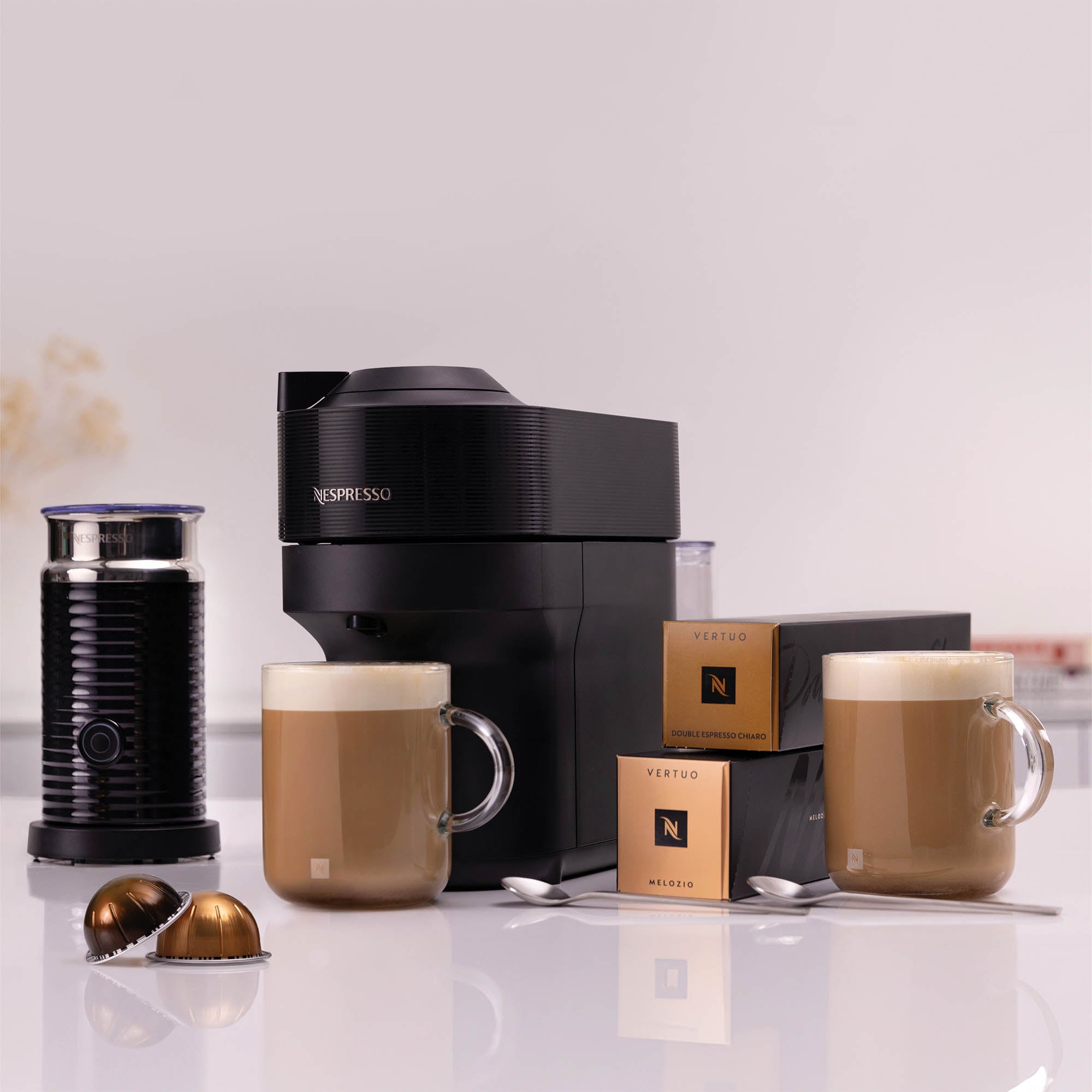 De'Longhi Vertuo Pop Coffee Machine Bundle Pack