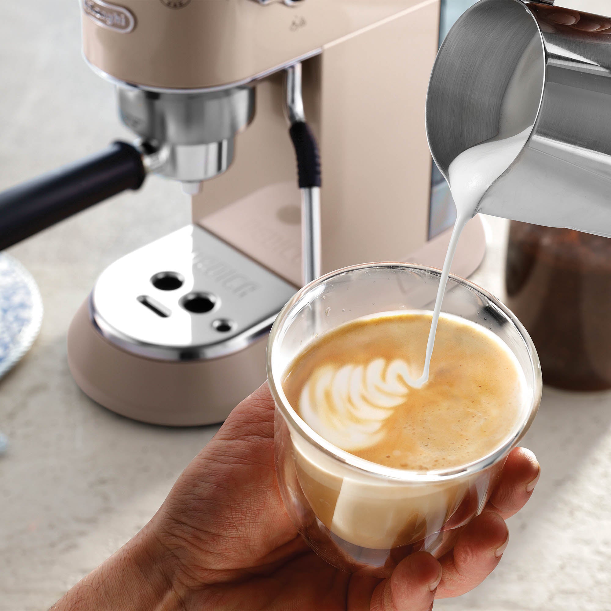 De’Longhi Dedica Arte Manual Coffee Machine
