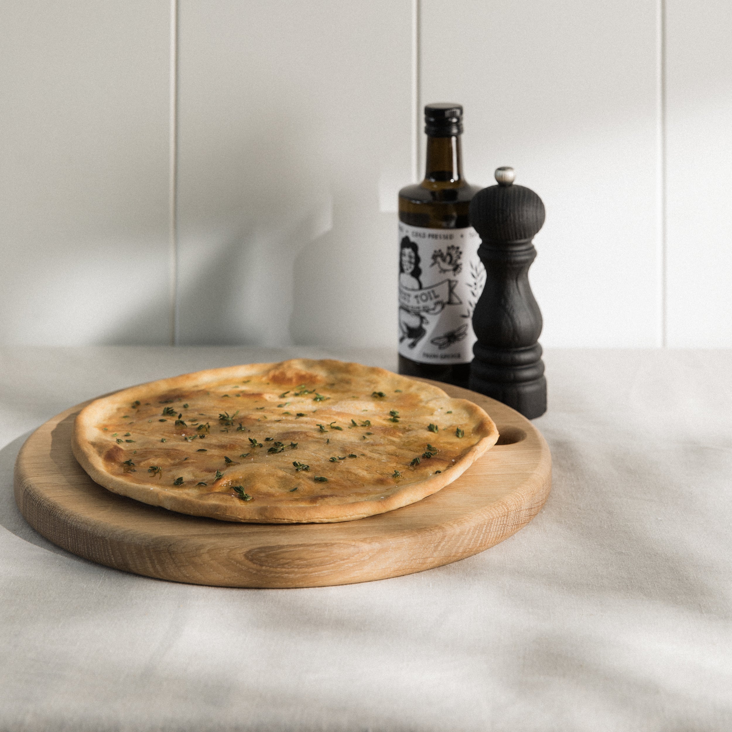 Round Wooden Pizza Board - Oak