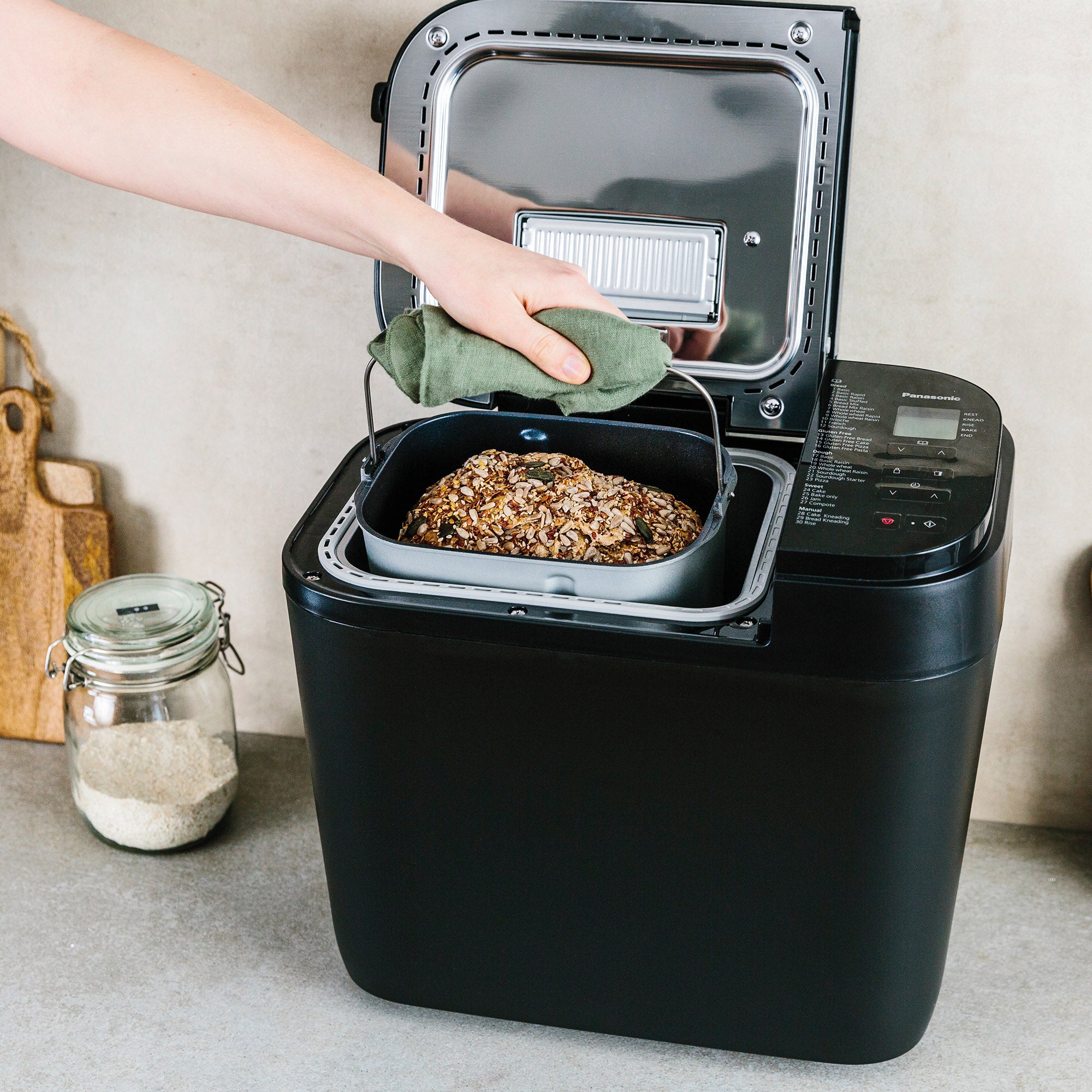 Panasonic Automatic Breadmaker with 30 Programmes – Black